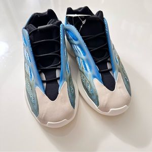 Yeezy 700 V3 Kids size US 1